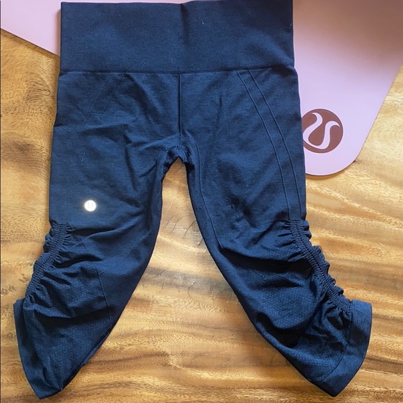 🙏 Lululemon Awakening Crop - Picture 4 of 6